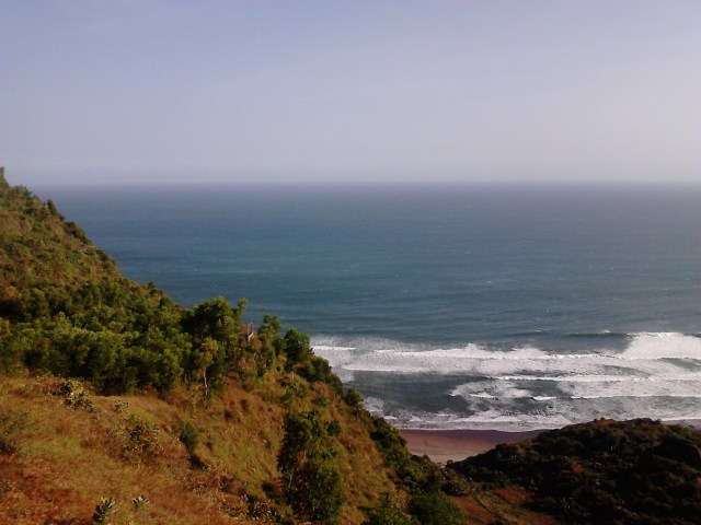 Batas cakrawala yang tergaris tegas