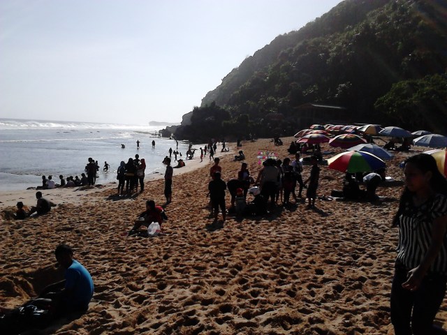 Sisi kanan Pantai Pok Tunggal