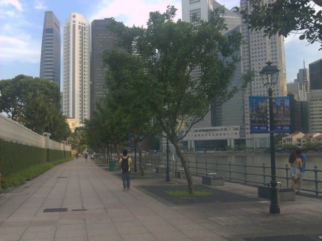 River walk sepanjang sungai