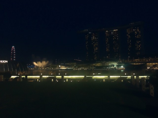 Panorama gedung Marina Bay Sands, Singapore Flyer, dan gedung-gedung eksotik lainnya