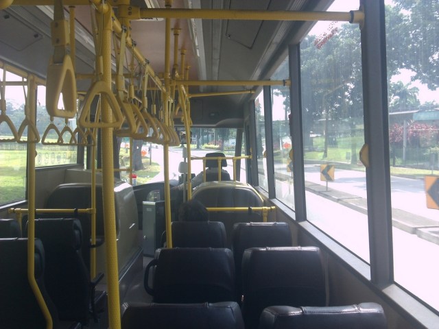 Di dalam bus Causeway Link. Sepiiiiii!