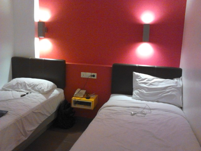 Kamar tidur Amaris Cihampelas