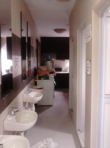 Wastafel dan kamar mandi