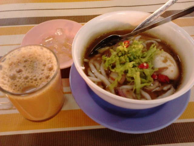 Laksa dan Teh Tarik