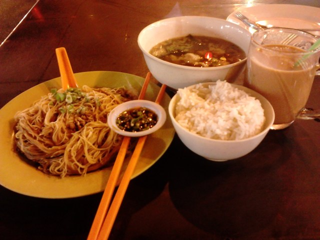 Pork Fried Noodle and Teh Tarik. Satisfying!