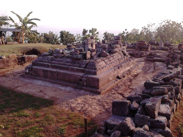 Ruins at the lower terrace