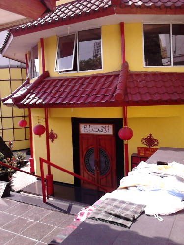 Masjidnya dipake buat jemur baju :(