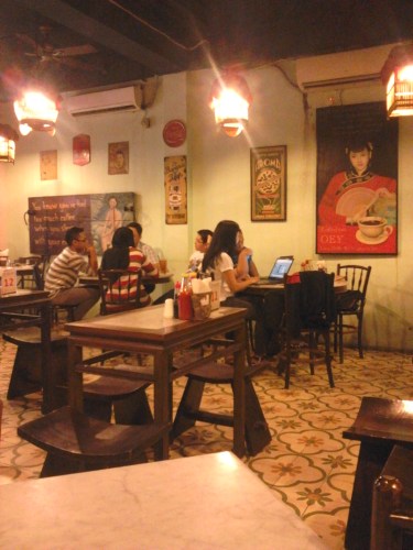 Suasana di dalam Kopitiam Oey
