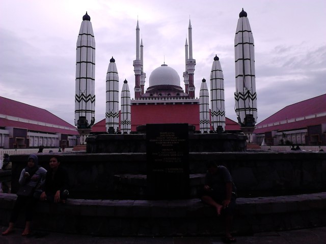 Tampak lebih dekat dengan 6 payung hidroliknya