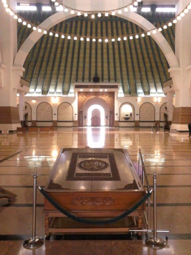 Al qur'an raksasa Masjid Agung Jawa Tengah karya H. Hayatuddin