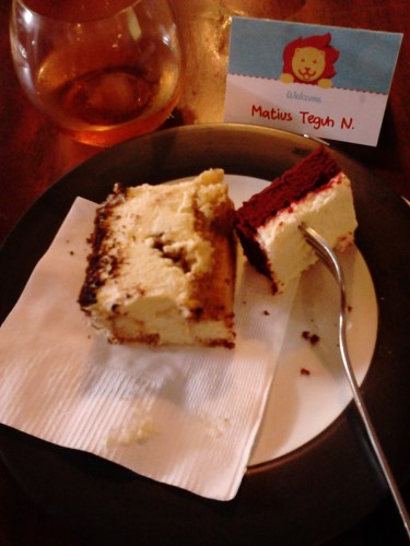 Red Velvet Cake dan Tiramisu