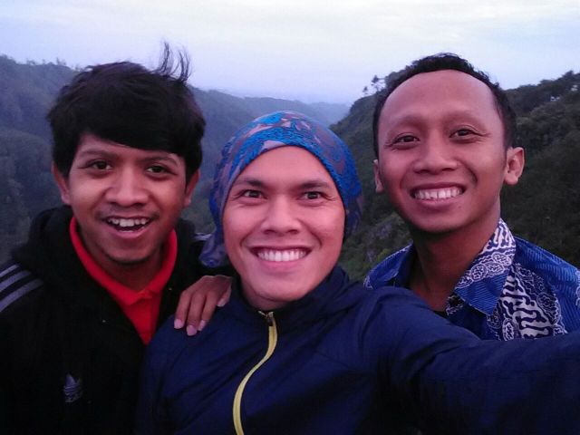 Ki-ka: gue, Jabbar, mas Adi. Yes, I'm the youngest!