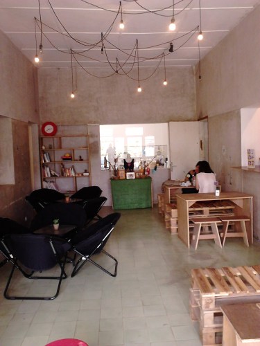 Interior cafe Masbash Monster Ice, Bandung