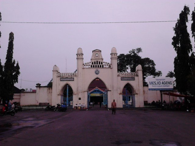 Memasuki Masjid Agung Surakarta
