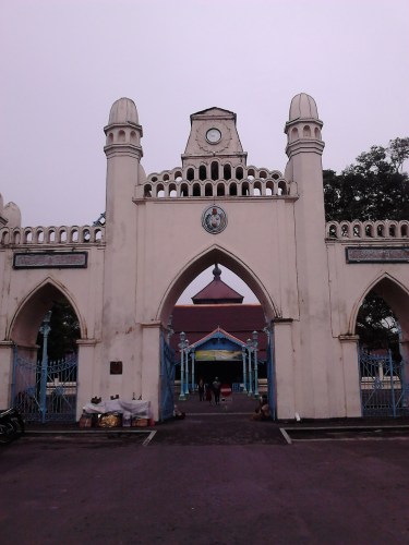 Gapura di pintu masuk Masjid Agung Surakarta