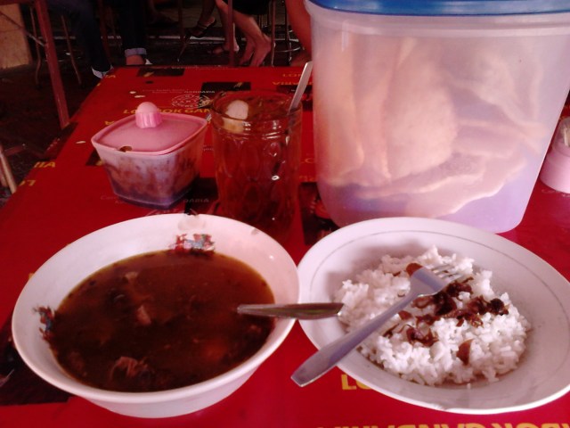 Seporsi Timlo dengan Telur, ATi, dan Rempela