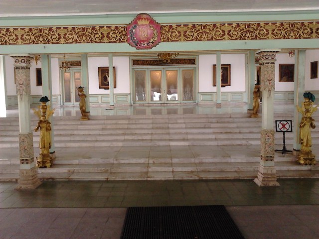 Memasuki Dalem Pura Mangkunegaran