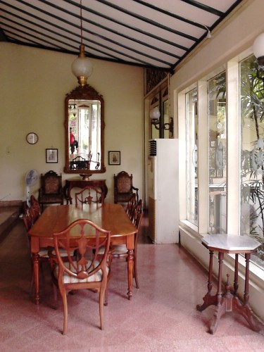 Masih di ruang makan Pura Mangkunegaran. Gede ya, bo!