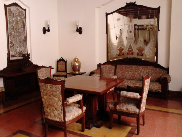 Masih di ruang makan Pura Mangkunegaran