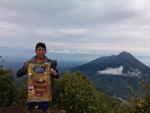 Foto sendiri di Puncak Triangulasi, Gunung Merbabu.