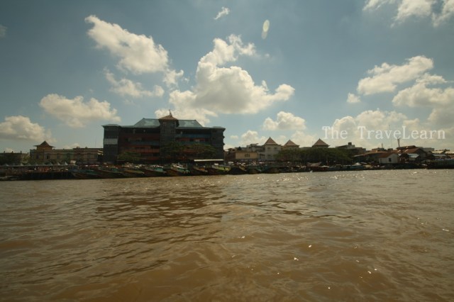 Pasar 16 Ilir at the other side of the Musi River