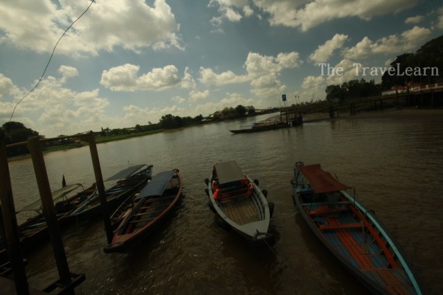 Boats (ketek) at Pulau Kemaro harbor | Ketek-ketek di dermaga Pulau Kemaro