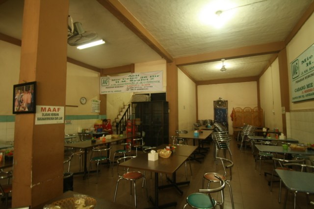 Interior warung makan Mie Celor
