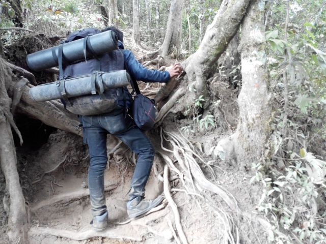 Bisa dibayangkan betapa berdebunya Gunung Cikuray ini?