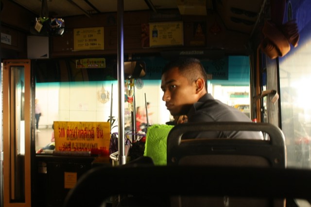 Khun, tatapanmu itu lho..