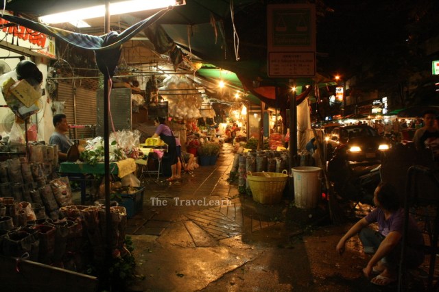 When street vendors take the whole sidewalk