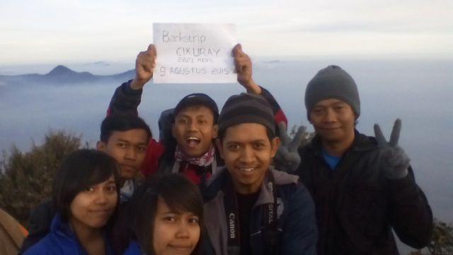 Bersama di atas awan..