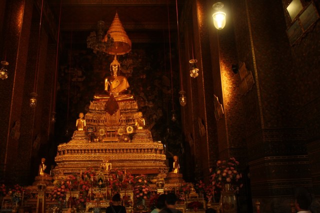 Buddha image inside the Bot, Wat Pho