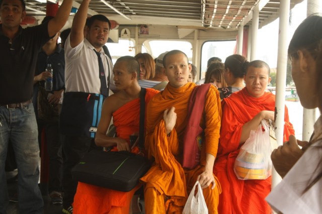 Monks on the boat | Para biksu di atas perahu - Bangkok