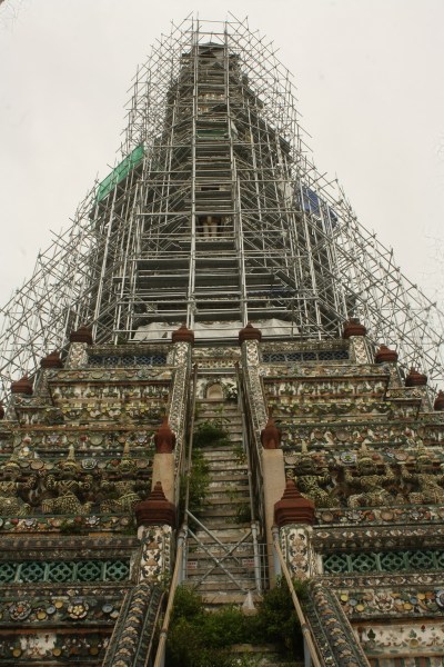 Steep staircase to the prime spire | Anak tangga curam menuju menara tertinggi
