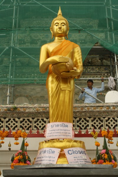 Golden Buddha image at Wat Arun