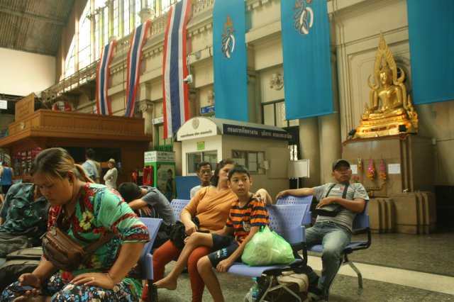Train passengers and the Buddha image