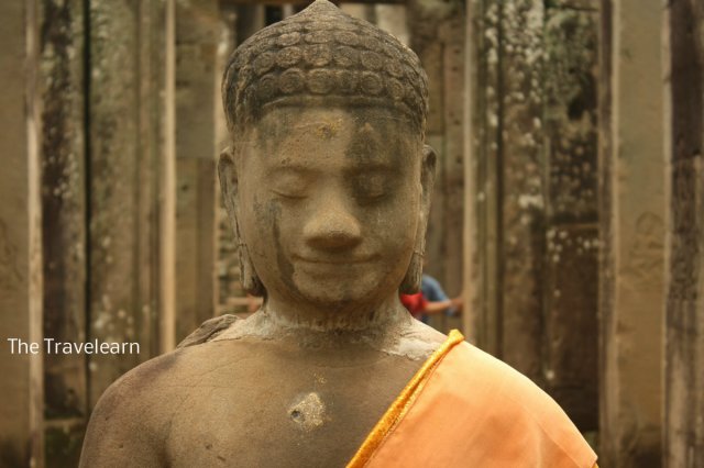 A smiling Buddha image at Bayon