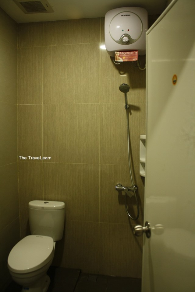 Shower RedDoorz Mangga Besar, Jakarta