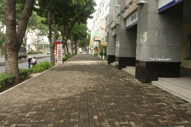 Large, clean, and green pedestrian at District 7