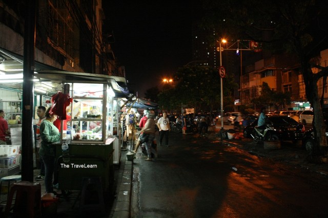 Street vendors at Jalan Mangga Besar