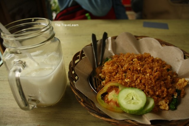 Nasi Goreng Kekotaan dan Iced Milk