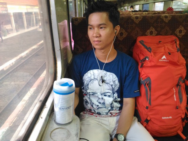 Mukanya sedih amat, koh