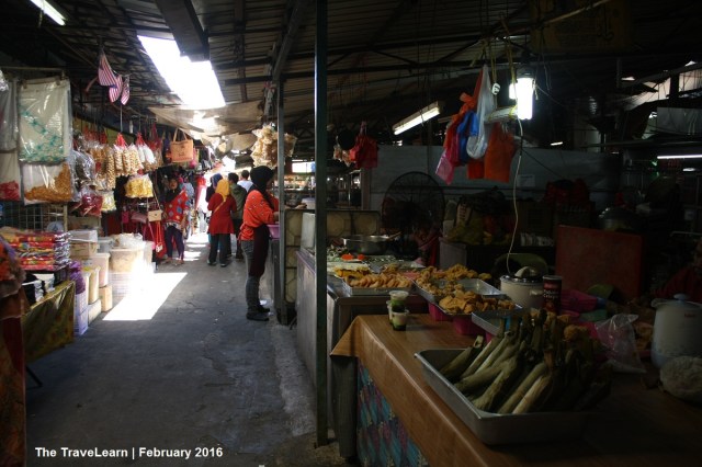 Di sini nih simbok-simbok KL belanja tempe sama cowek