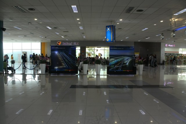 Meeting Point and Bakmi GM franchise on the left side after you pass the scanner gate