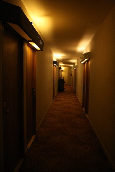 Lorong temaram Papa Ho Hotel