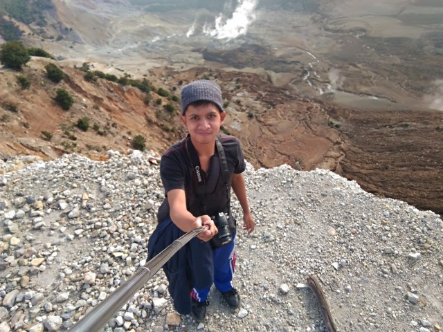 Mau selfie sama mas nggak?