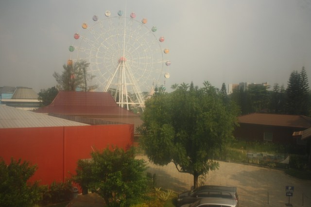 Jendela kusam Aeromovel Titihan Samirono TMII Jakarta