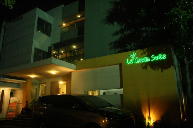 LeGreen Suite khas dengan huruf berwarna hijau