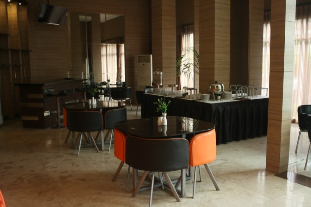 Ruang makan Gloria Suites, Jakarta