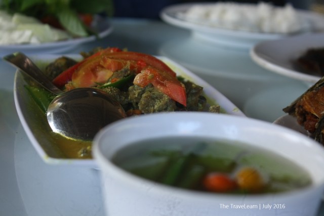 Sup (depan) dan Wader Mangut (belakang)